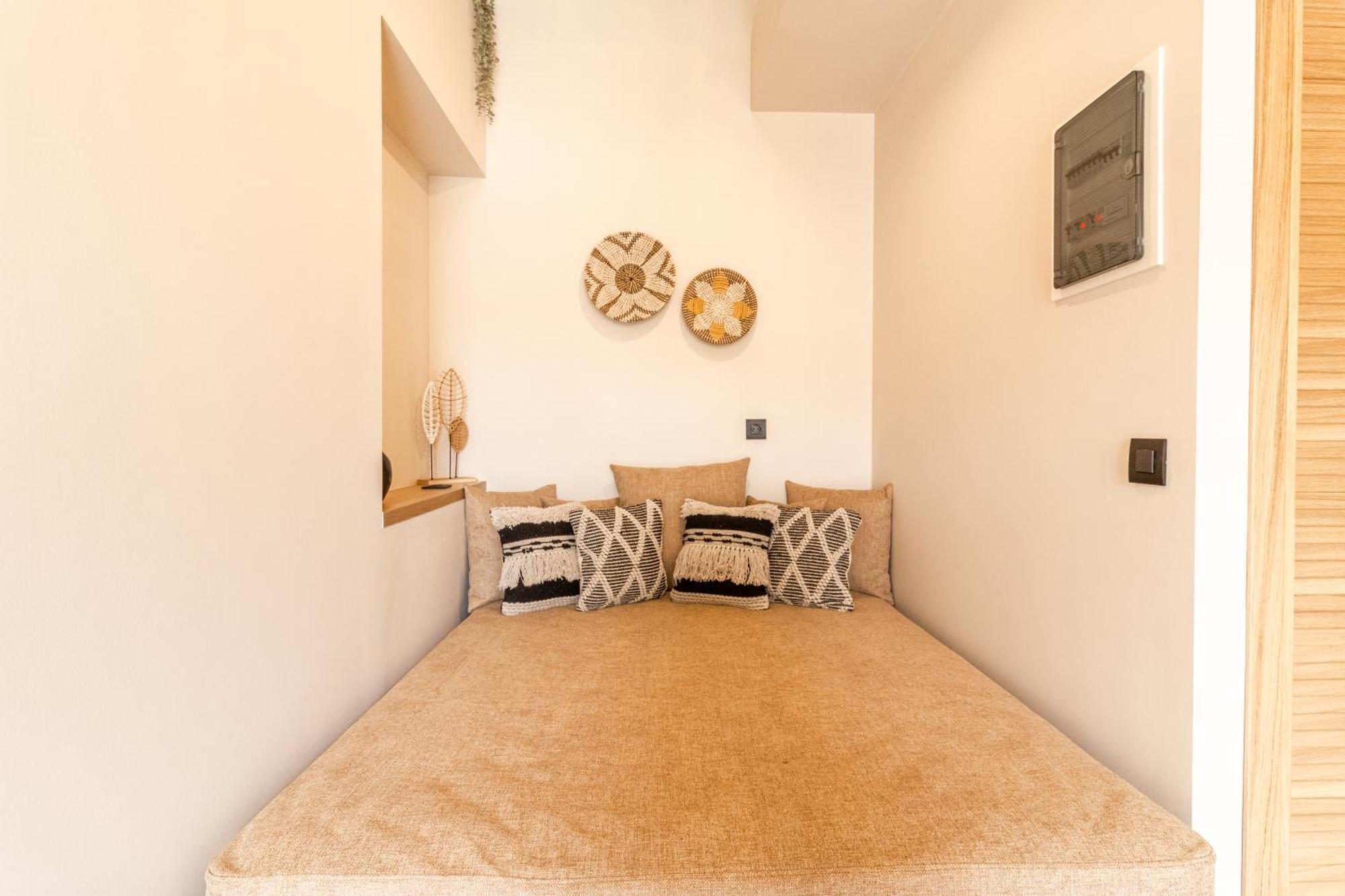 Adorno Private Suites Only Adults & Kids 12 Plus Vrasná 外观 照片